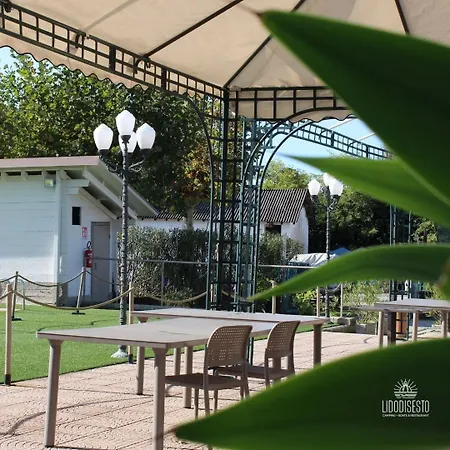 Campsite Happy Camp Mobile Homes In Lido Di Sesto Boats&restaurant *