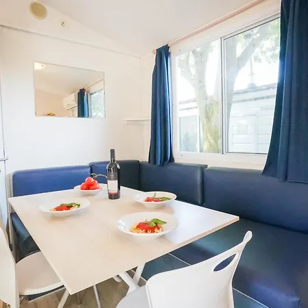 Happy Camp Mobile Homes In Lido Di Sesto Boats&restaurant Kemp Sesto Calende