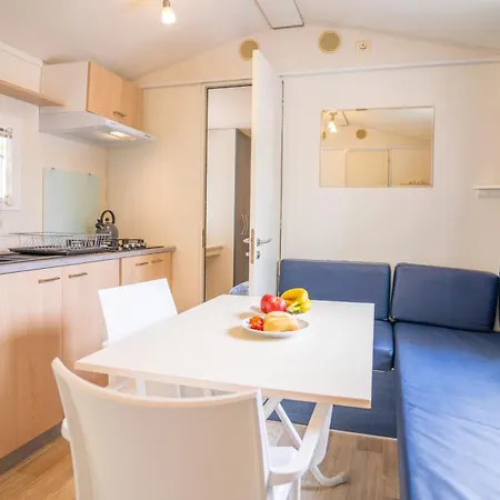 Kemp Happy Camp Mobile Homes In Lido Di Sesto Boats&restaurant