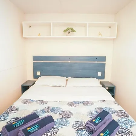 Kemp Happy Camp Mobile Homes In Lido Di Sesto Boats&restaurant Sesto Calende