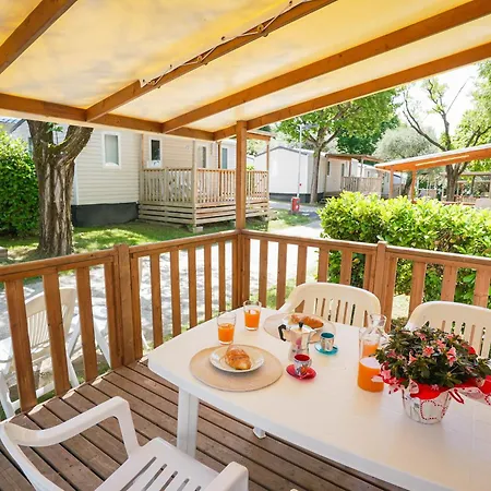 营地 Happy Camp Mobile Homes In Lido Di Sesto Boats&restaurant *